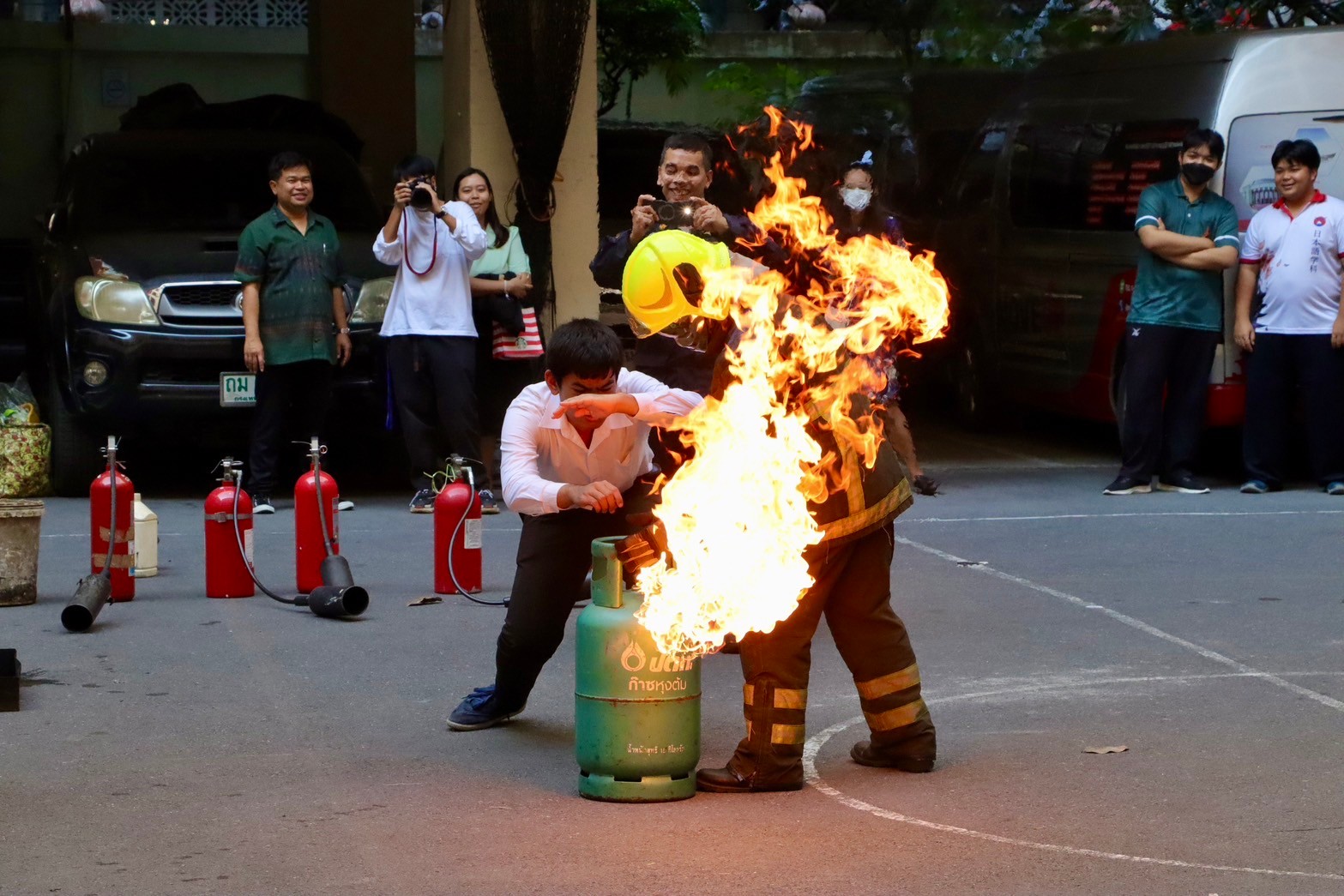 การบรรเทาอัคคีภัยและช่วยเหลือผู้ประสบภัย