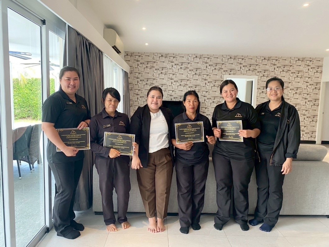 โครงการให้ความรู้บุคลากรแผนกแม่บ้าน ณ สนามกอล์ฟ แบล็คเมาน์เท่น